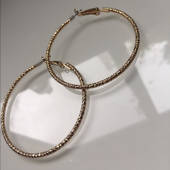Brand New “Hammered” Detail Gold Hoops - Picture 2 of 4